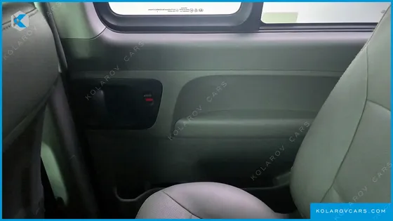 HYUNDAI STAREX 5-SEATER VAN