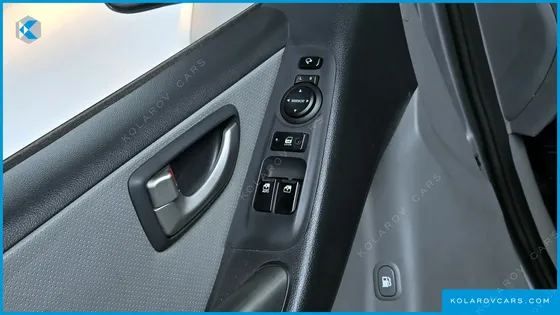 HYUNDAI STAREX 5-SEATER VAN