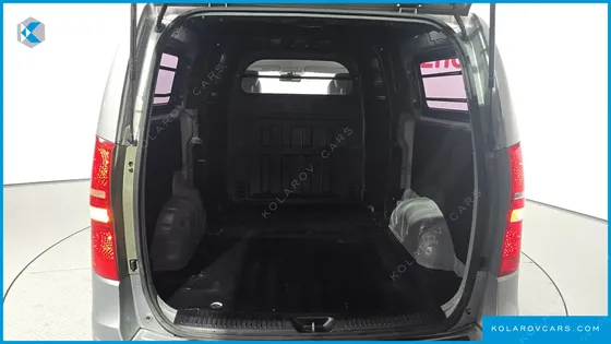 HYUNDAI STAREX 5-SEATER VAN