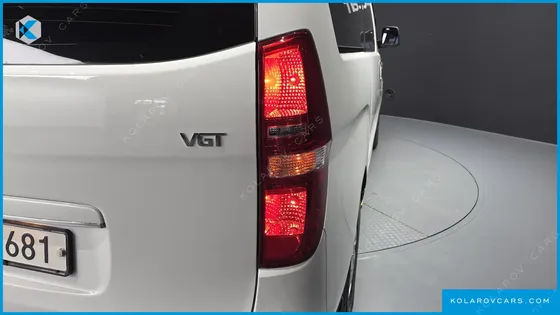 HYUNDAI STAREX 12-SEATER WAGON