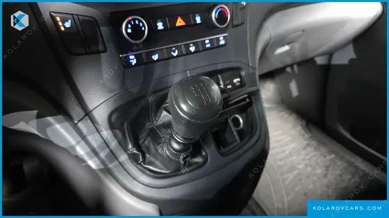 HYUNDAI STAREX 3-SEATER VAN
