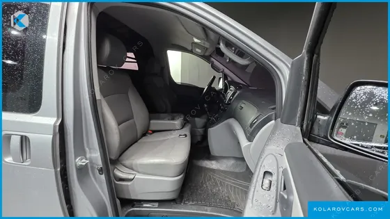 HYUNDAI STAREX 3-SEATER VAN