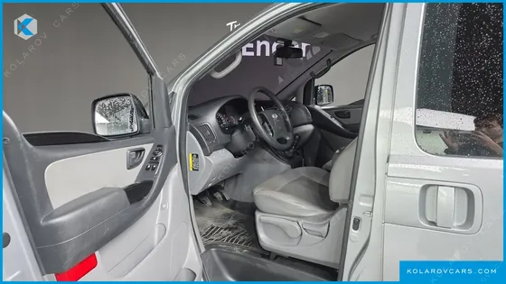 HYUNDAI STAREX 3-SEATER VAN