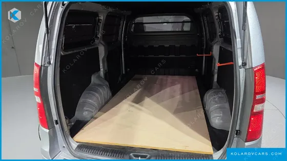 HYUNDAI STAREX 3-SEATER VAN