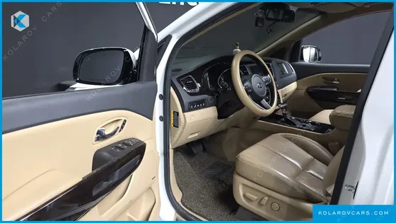 KIA CARNIVAL 7-SEATER LIMOUSINE