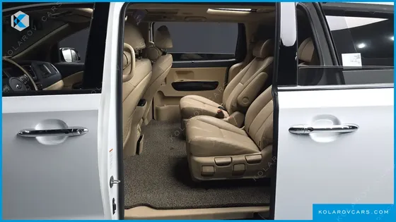 KIA CARNIVAL 7-SEATER LIMOUSINE