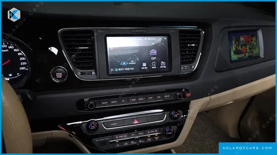 KIA CARNIVAL 7-SEATER LIMOUSINE
