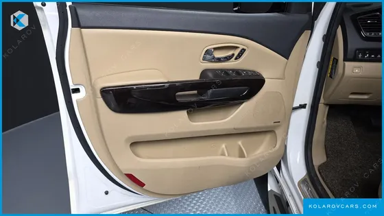 KIA CARNIVAL 7-SEATER LIMOUSINE
