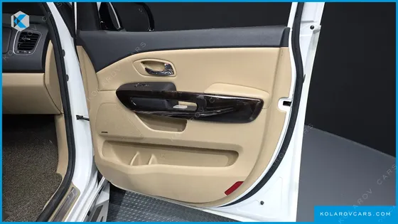 KIA CARNIVAL 7-SEATER LIMOUSINE