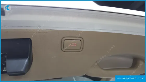 KIA CARNIVAL 7-SEATER LIMOUSINE