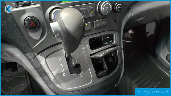 HYUNDAI STAREX 11-SEATER WAGON