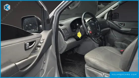 HYUNDAI STAREX 11-SEATER WAGON