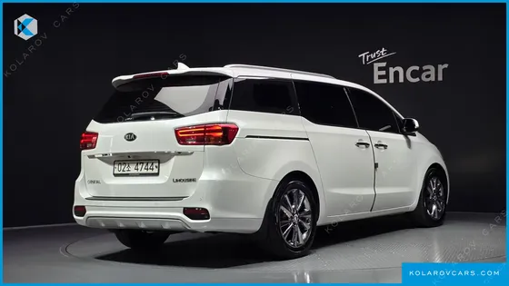 KIA CARNIVAL 7-SEATER LIMOUSINE