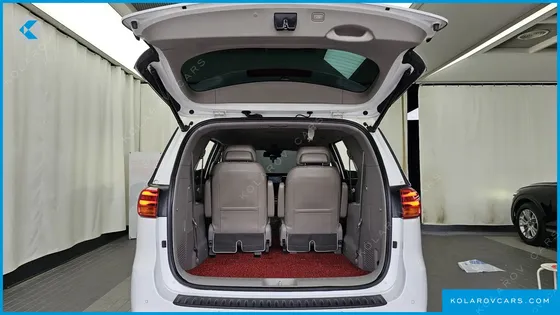 KIA CARNIVAL 7-SEATER LIMOUSINE