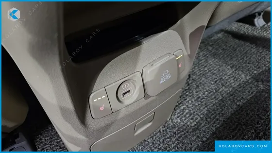 KIA CARNIVAL 9-SEATER NOBLESSE SPECIAL
