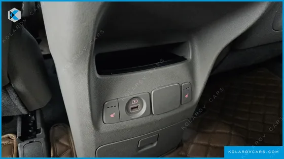 KIA CARNIVAL 11-SEATER PRESTIGE