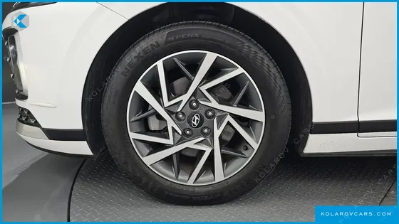 HYUNDAI GRANDEUR 2,5 GASOLINE 2WD