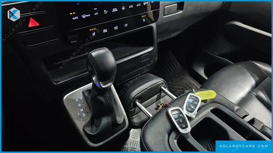 HYUNDAI STARIA 4WD TOURER 11-SEATER