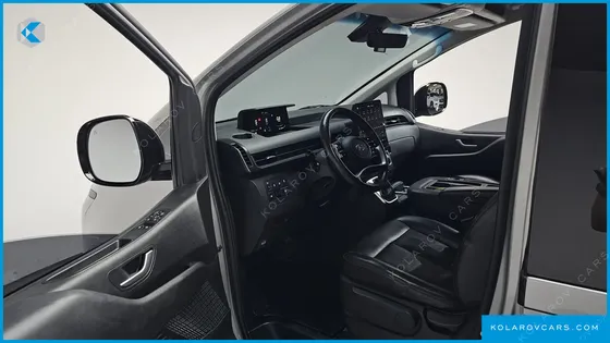 HYUNDAI STARIA 4WD TOURER 11-SEATER