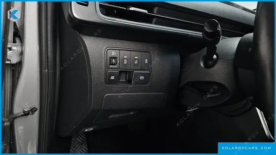 HYUNDAI STARIA 4WD TOURER 11-SEATER