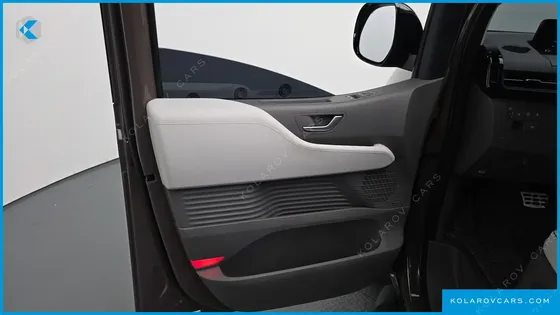 HYUNDAI STARIA HEV 1.6 LOUNGE 7-SEATER