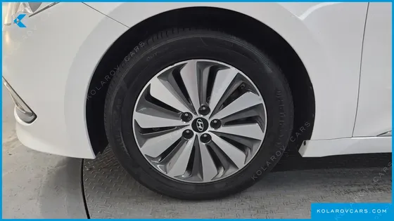 HYUNDAI GRANDEUR PREMIUM COLLECTION