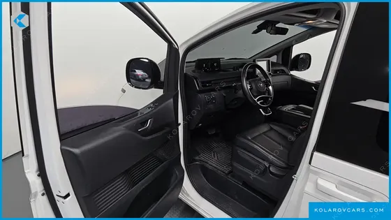 HYUNDAI STARIA CARGO 3-SEATER