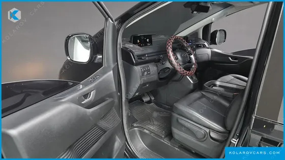 HYUNDAI STARIA CARGO 5-SEATER