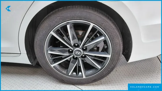HYUNDAI GRANDEUR 3.0 LPI RENT CAR