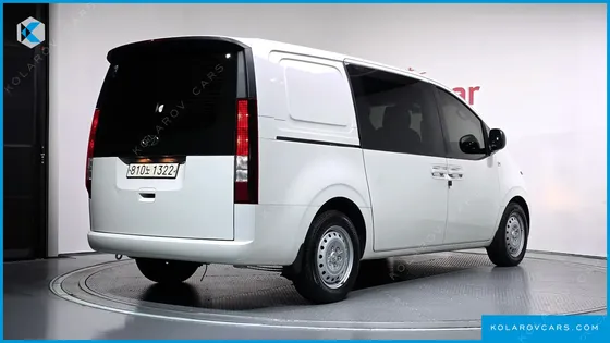 HYUNDAI STARIA CARGO 5-SEATER