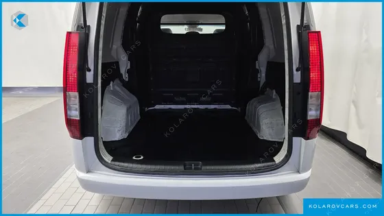 HYUNDAI STARIA CARGO 5-SEATER