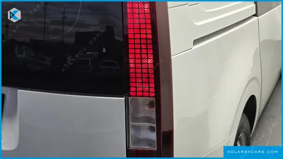 HYUNDAI STARIA CARGO 5-SEATER
