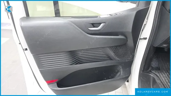 HYUNDAI STARIA CARGO 5-SEATER