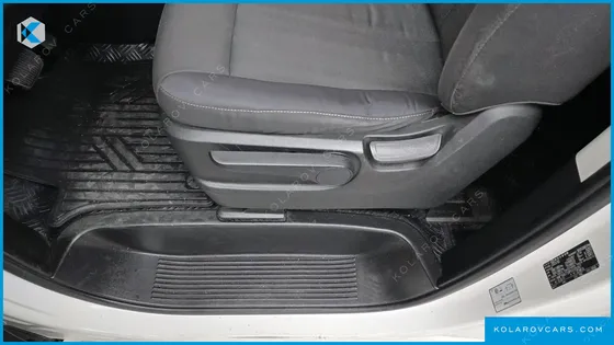 HYUNDAI STARIA CARGO 5-SEATER