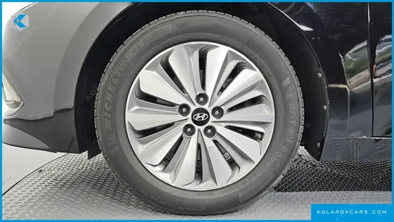 HYUNDAI GRANDEUR PREMIUM