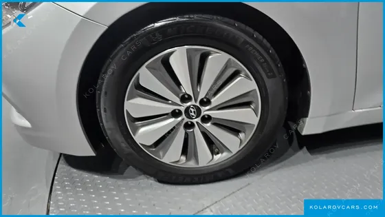 HYUNDAI GRANDEUR PREMIUM