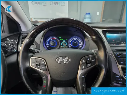 HYUNDAI GRANDEUR PREMIUM