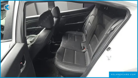 HYUNDAI ELANTRA (AVANTE) 1.6 GDI SMART