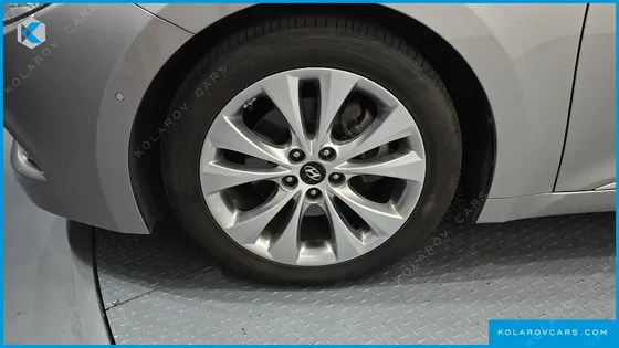 HYUNDAI GRANDEUR HG240 LUXURY