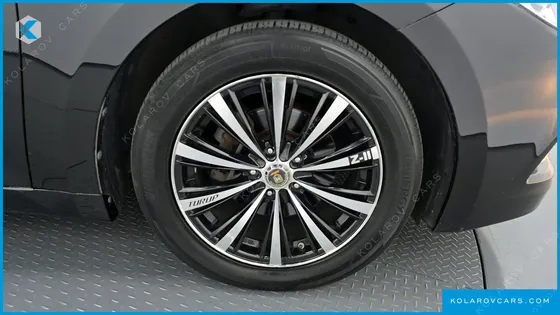 HYUNDAI GRANDEUR HG240 LUXURY