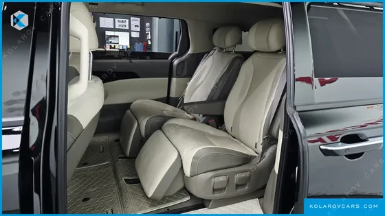 KIA CARNIVAL GASOLINE 7-SEATER GRAVITY