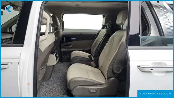 KIA CARNIVAL DIESEL 9-SEATER SIGNATURE