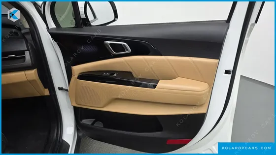 KIA CARNIVAL DIESEL 9-SEATER SIGNATURE