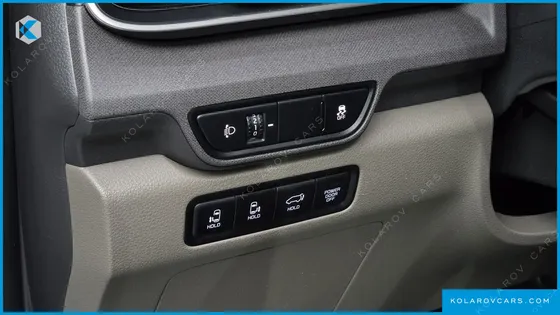 KIA CARNIVAL GASOLINE 9-SEATER NOBLESSE