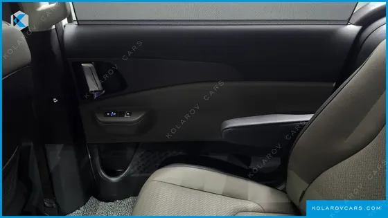 KIA CARNIVAL GASOLINE 9-SEATER NOBLESSE