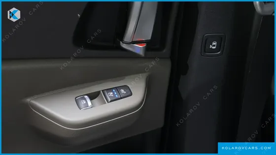 KIA CARNIVAL GASOLINE 9-SEATER NOBLESSE