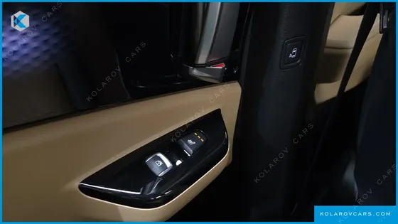 KIA CARNIVAL DIESEL 9-SEATER SIGNATURE