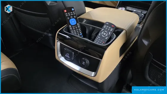 KIA CARNIVAL DIESEL 9-SEATER SIGNATURE