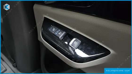 KIA CARNIVAL DIESEL 7-SEATER SIGNATURE