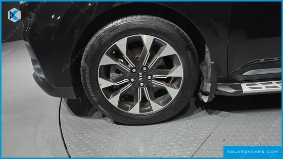 KIA CARNIVAL GASOLINE 9-SEATER SIGNATURE